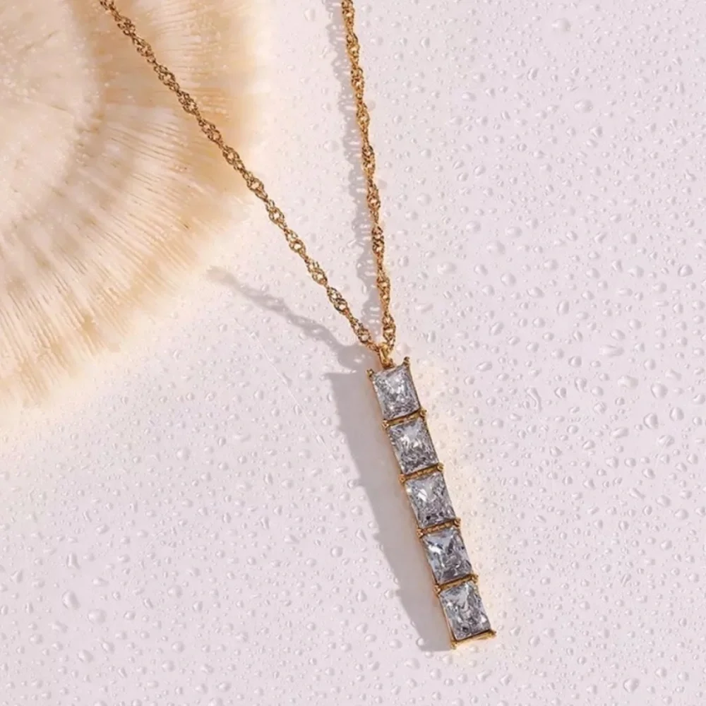 NEW 18K GOLD BAR DIAMOND NECKLACE, NICE NECKLACE, CUTE NECKLACE - Picture 3 of 5